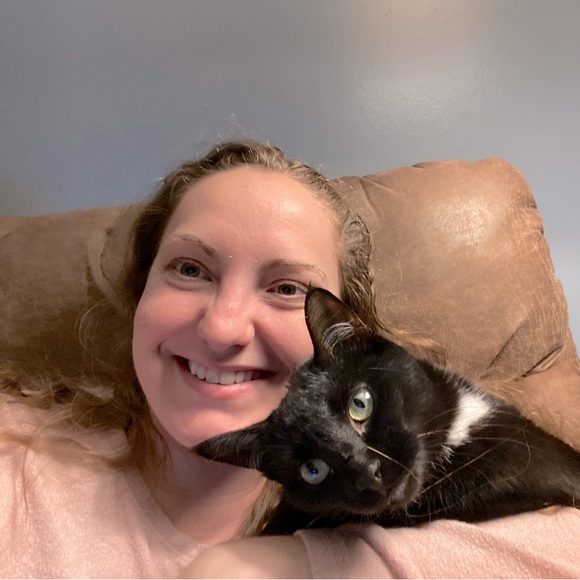 Meet your Posher, Amanda - Picture 1 of 1